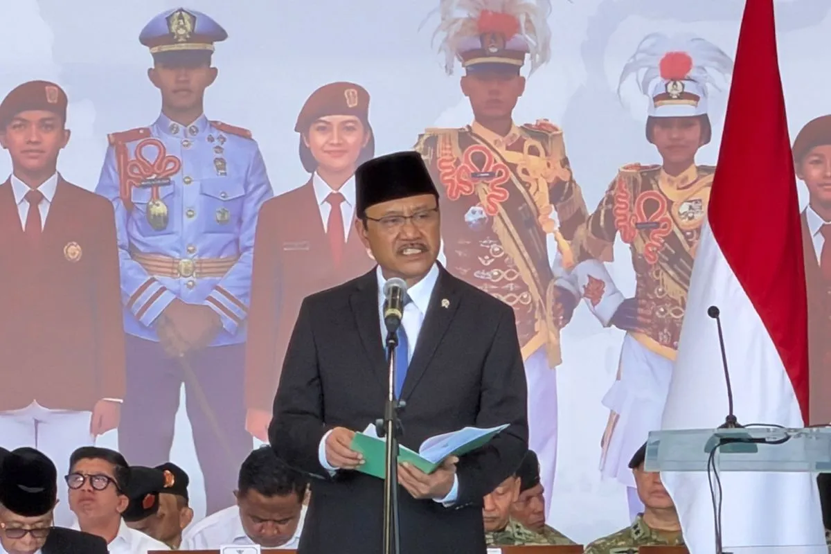 MENTERI SOSIAL GUS IPUL PASTIKAN KETERLIBATAN KADET UNHAN DI SEKOLAH RAKYAT BUKAN PERPELONCOAN MELAINKAN AJARKAN KEDISIPLINAN DAN KARAKTER