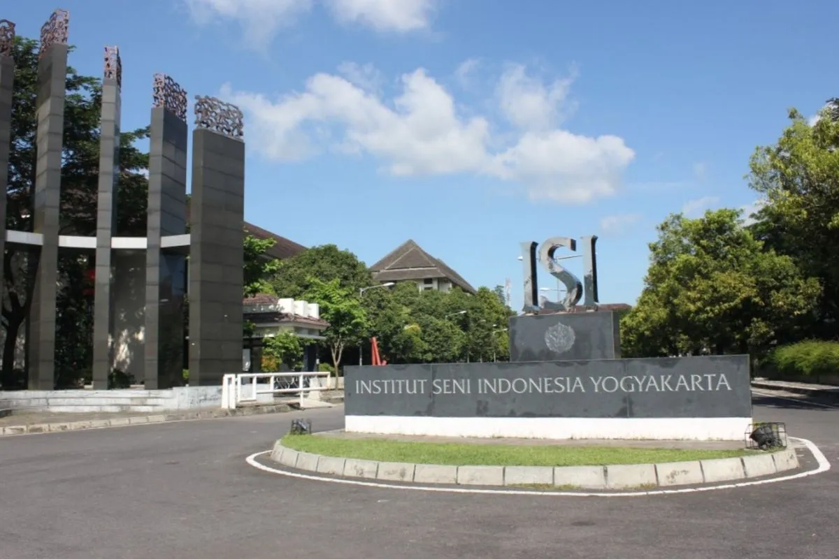 KETERLAMBATAN JAS ALMAMATER ISI JOGJA, CERMIN BURUKNYA PERENCANAAN DAN TATA KELOLA KAMPUS
