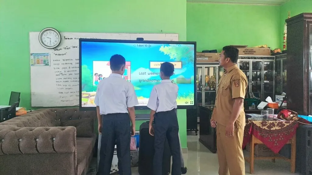 PRESIDEN PRABOWO PRIORITASKAN REVITALISASI SEKOLAH, DIGITALISASI IFP, DAN SEKOLAH GRATIS DI APBN 2027