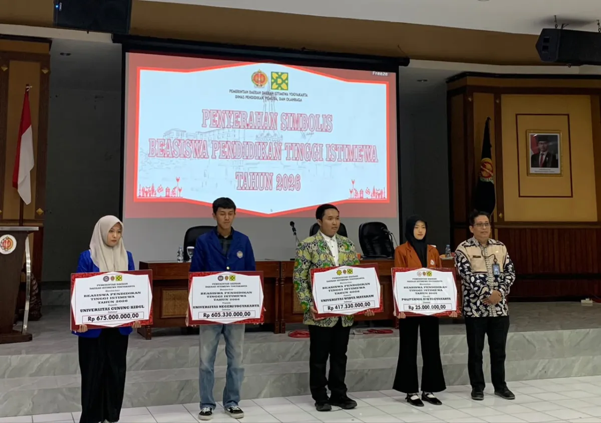 75 MAHASISWA UNIVERSITAS GUNUNG KIDUL TERIMA BEASISWA PENDIDIKAN TINGGI ISTIMEWA DARI PEMDA DIY