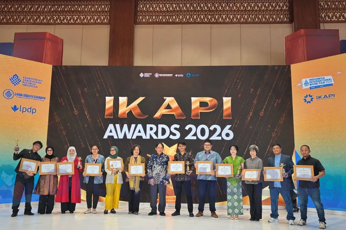 DUA PENULIS PENERBIT GRASINDO BRIAN KHRISNA DAN M. SUTANDI RAIH PENGHARGAAN BERGENGSI DALAM AJANG IKAPI AWARDS 2026 DI IIBF