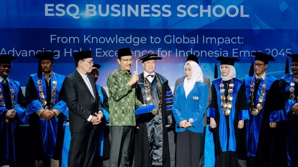 ANAK PENJAGA MAKAM PUTUS SEKOLAH BERHASIL DAPAT BEASISWA KULIAH DI UAG ESQ BUSINESS SCHOOL
